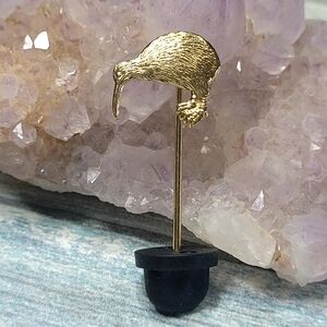 Gold Kiwi Bird Lapel Pin
